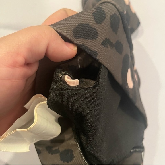 Revolve MinkPink Move green leopard print zipper front padded sports bra medium - Picture 3 of 5